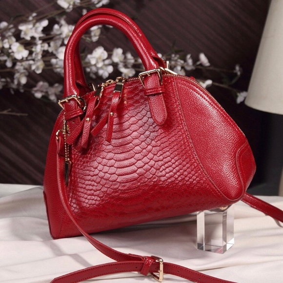 Just In! π ROME Crocodile Shell Crossbody - Picture 4 of 8